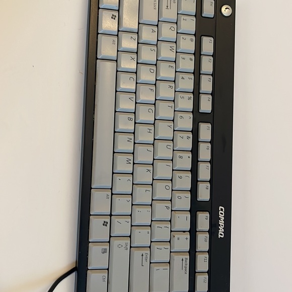Compare keyboard Model #5137 - Picture 3 of 4